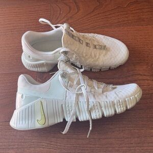Nike Women's Free Metcon 5 Training Shoes